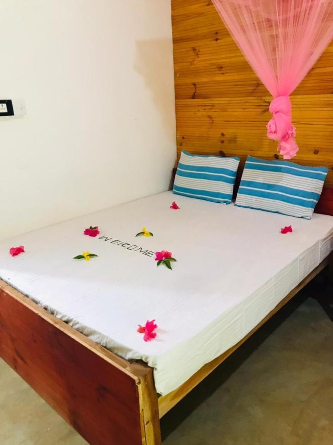 Walkers Hostel Trincomalee Eksteriør billede
