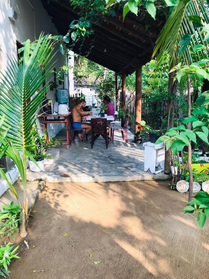 Walkers Hostel Trincomalee Eksteriør billede