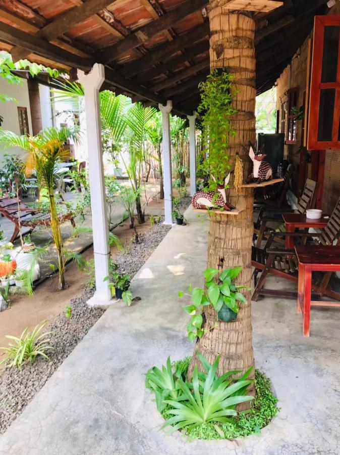 Walkers Hostel Trincomalee Eksteriør billede