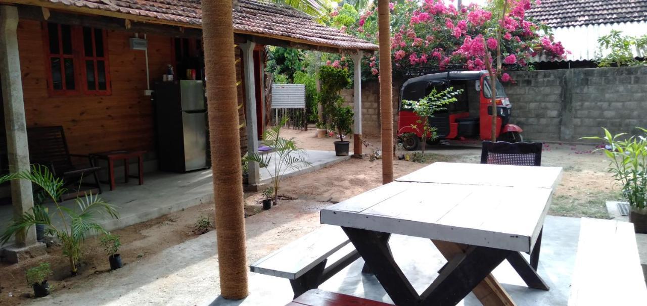 Walkers Hostel Trincomalee Eksteriør billede