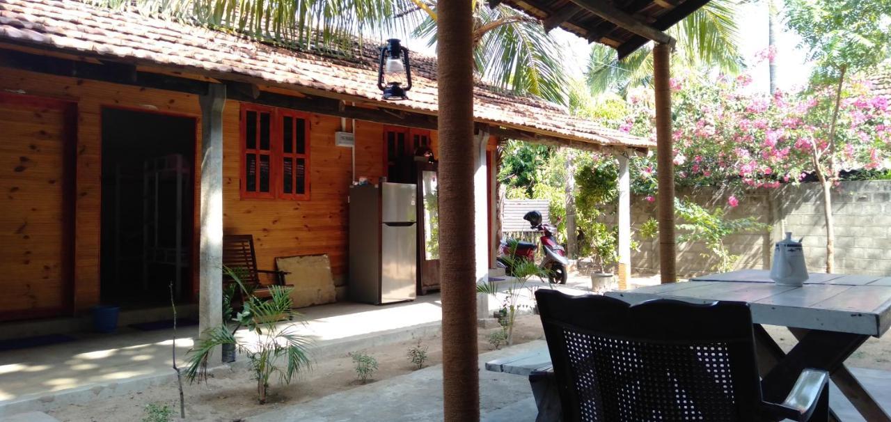 Walkers Hostel Trincomalee Eksteriør billede